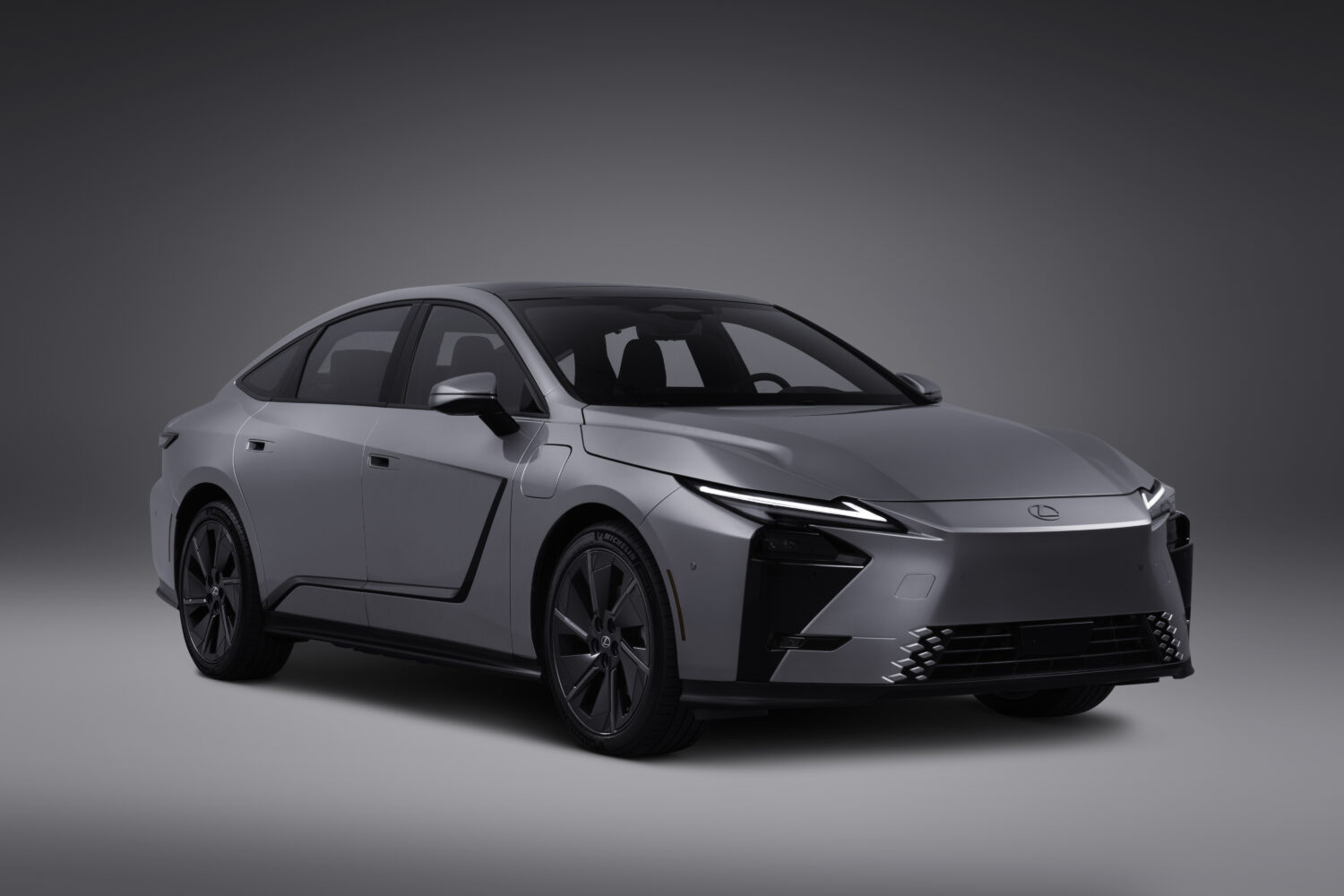 BYD Han EV - خارجی در حال حرکت